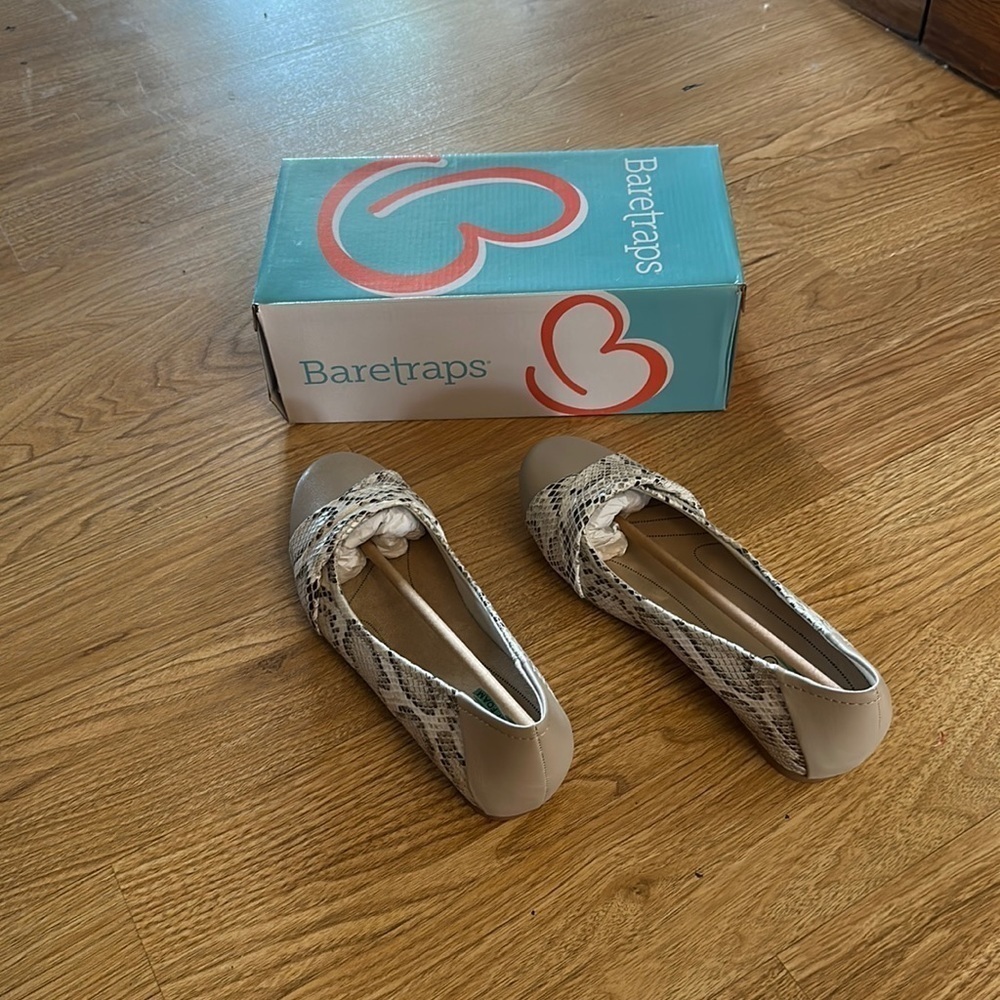Bare traps size 8.5 Women’s NWT Cream multi color